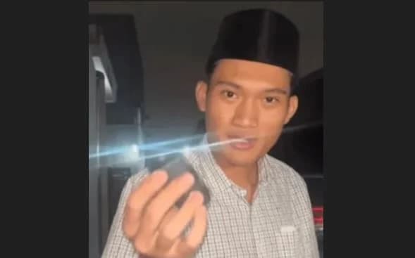 Eks Ketua BEM UGM Tiyo Ardianto Mengaku Diintai, Temukan GPS Tracker di Mobil Usai Demo Gejayan: Semakin diteror semakin gacor!