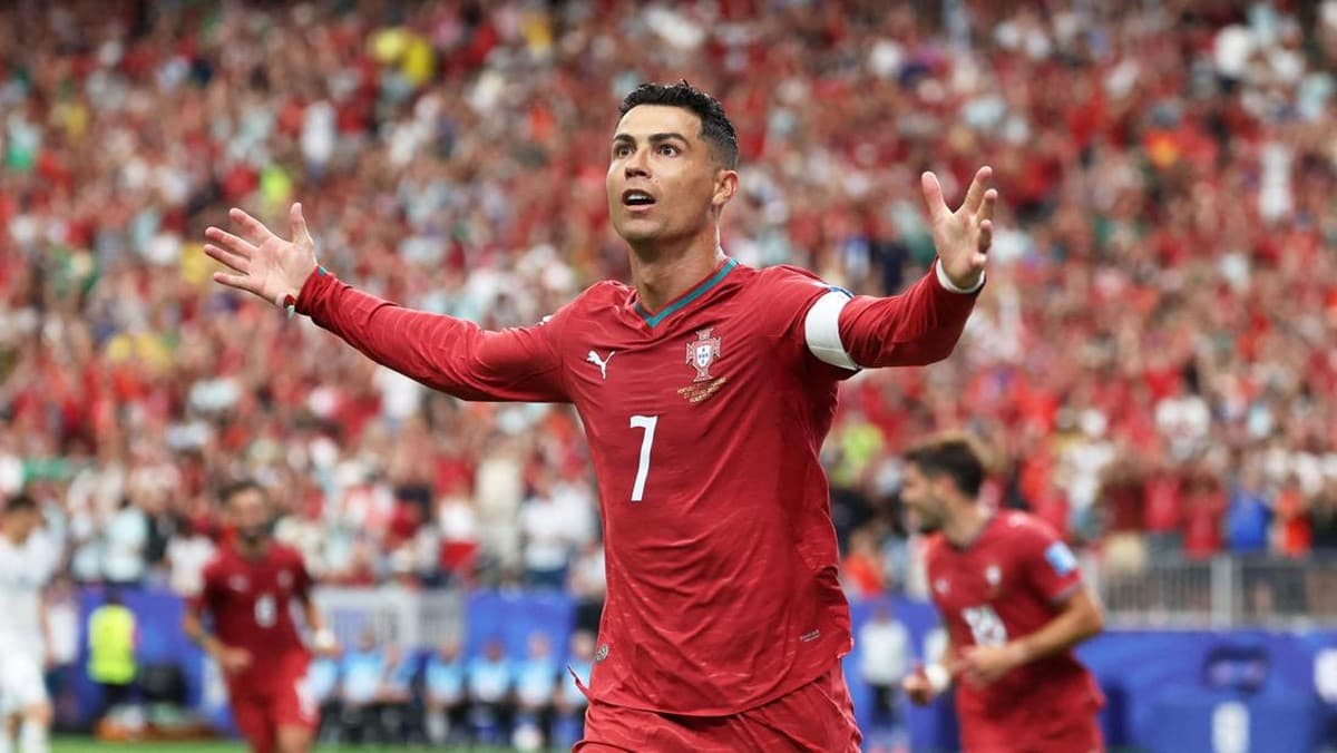 Rumor Pensiun Cristiano Ronaldo Terjawab! Respons CR7 Usai Portugal Lolos ke 16 Besar Jadi Sorotan