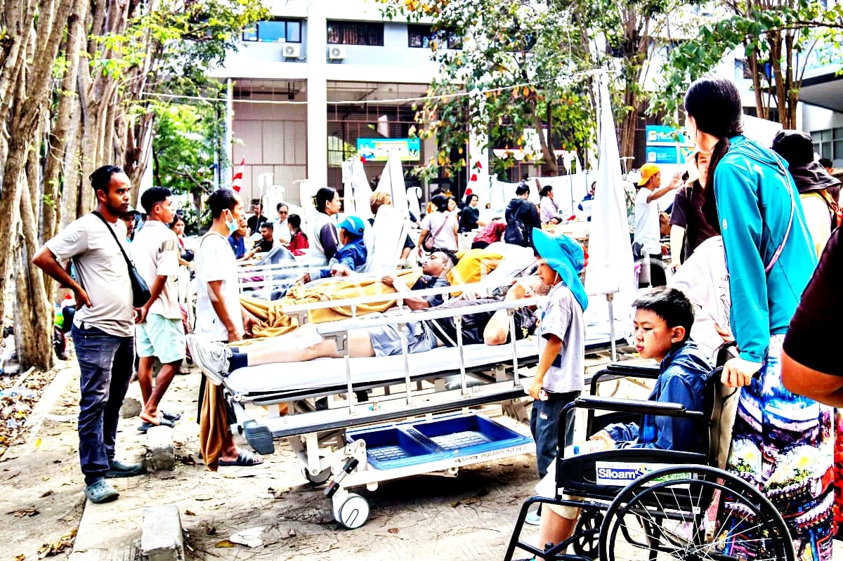 Darurat NTT! RS Rusak Parah, Ratusan Pasien Dievakuasi ke Area Terbuka Demi Selamatkan Nyawa