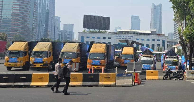 Di Hari Kemerdekaan, Polri Kerahkan 44 Truk Bantuan untuk Korban Gempa Flores