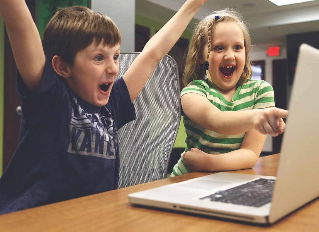 Komdigi Berencana akan Batasi Penggunaan Media Sosial untuk Anak, Ini Alasannya!