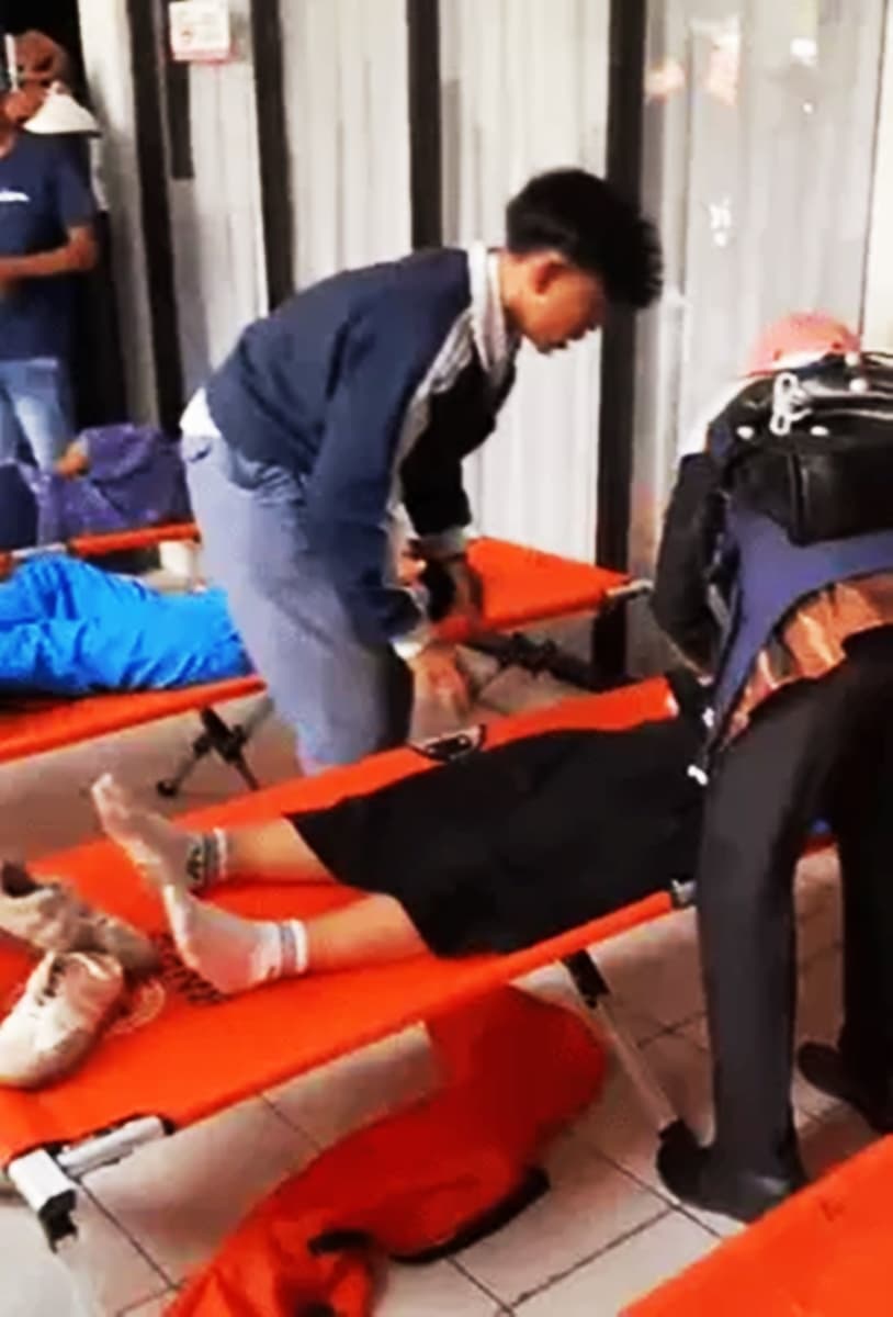 KLB Keracunan Massal 'Makan Bergizi Gratis' Hantam 1.300 Siswa! BGN Gercep Turun Tangan, Dapur Biang Kerok Ditutup Tanpa Batas Waktu! 