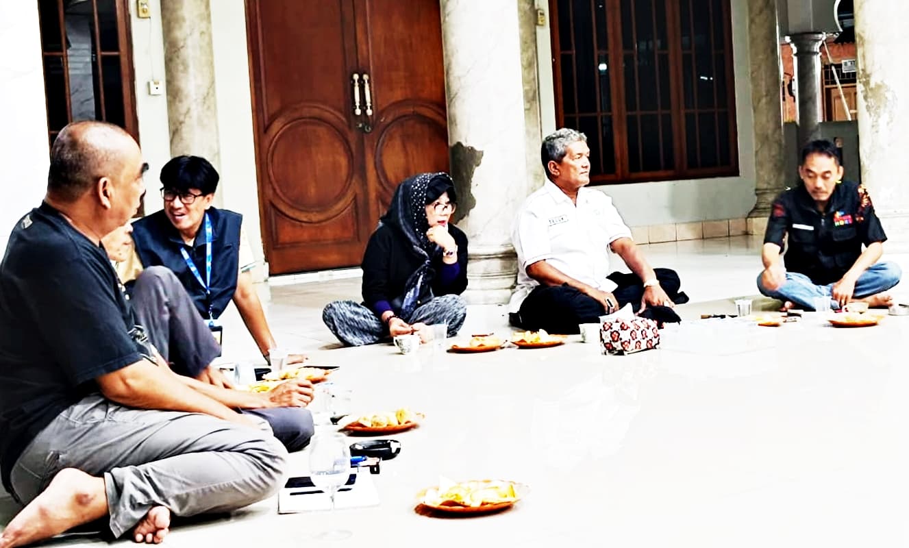 Desil Desak, Bansos Tepat Sasaran! Warga RW 015 Uwung Jaya Terima Sosialisasi Kunci Distribusi Bantuan