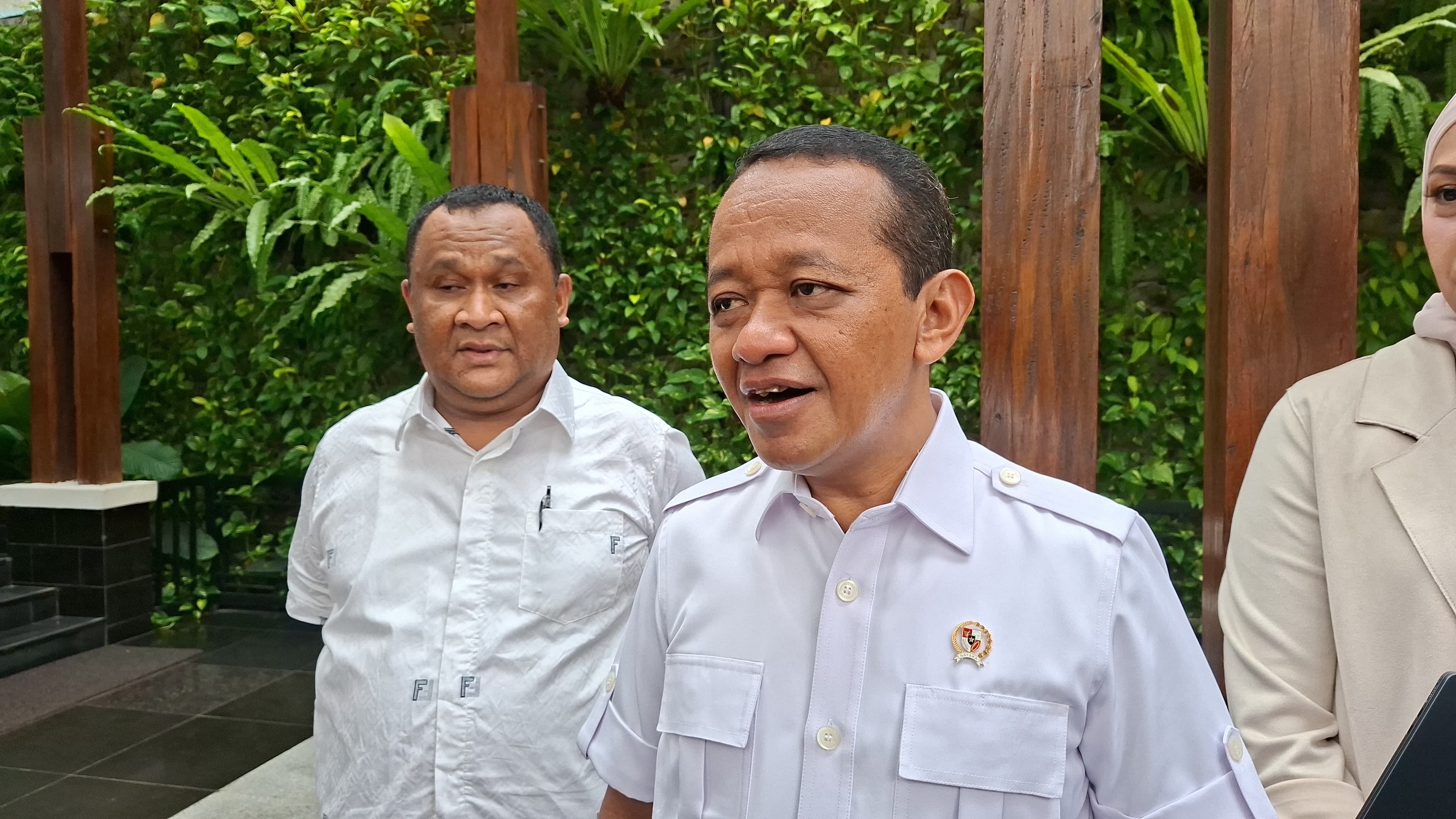 Indonesia Tak Ikuti Malaysia, Bahlil Tegaskan BBM Subsidi Masih Aman, Ini Alasannya