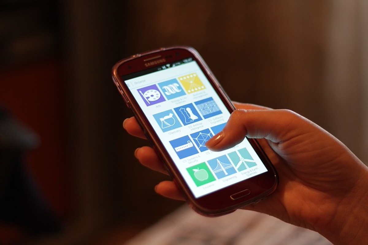 Akun Media Sosial Bakal Wajib Verifikasi Nomor HP, Indonesia Siapkan Aturan Baru