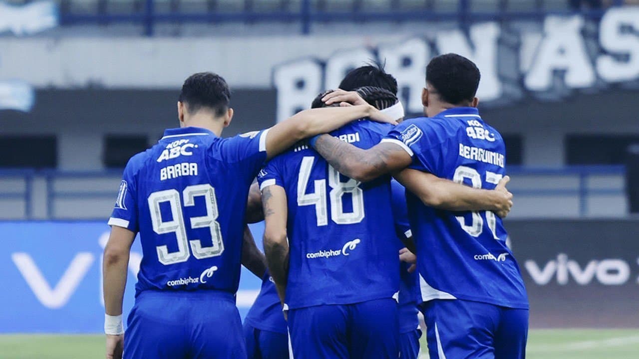 Tangis, Selebrasi, dan Trofi! Persib Bandung Akhirnya Kunci Gelar Juara di Hadapan Bobotoh