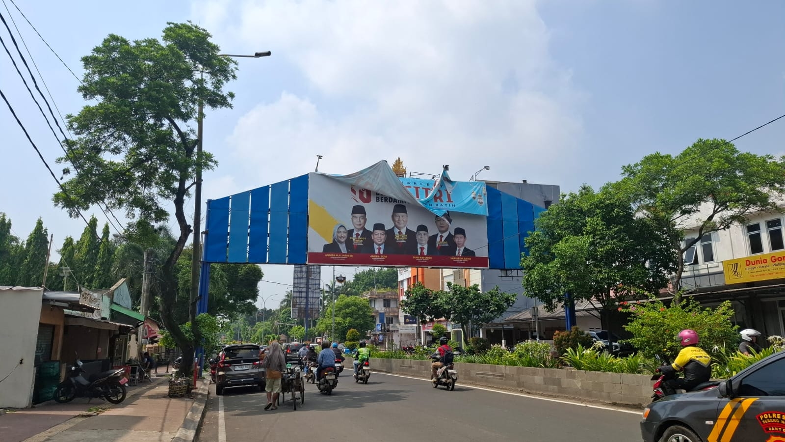 Retribusi PBG Diduga Bocor, Reklame Bando Tanpa Izin Masih Berdiri di Kota Serang