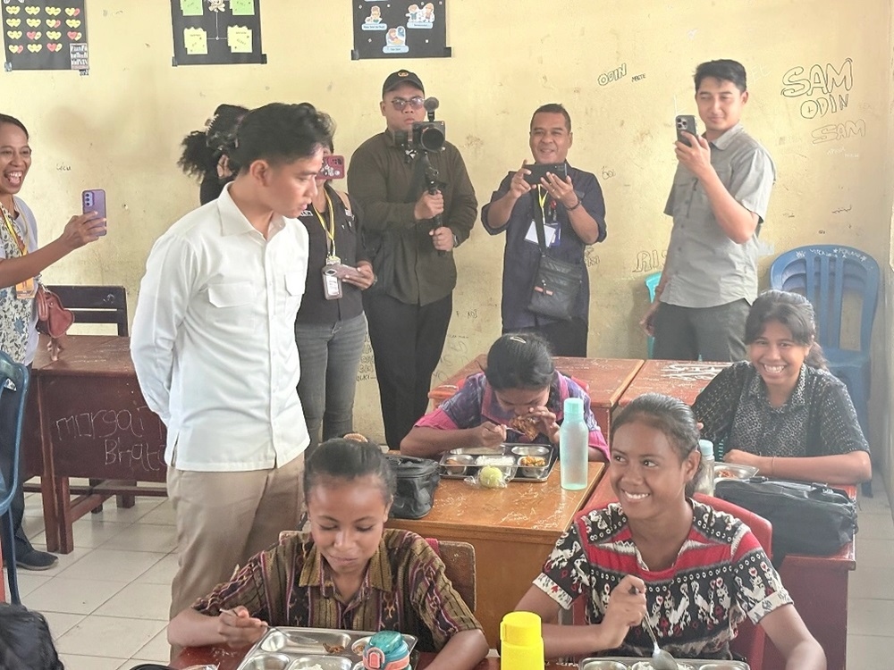 Denny Indrayana Kritik Anggaran MBG, Sebut Prabowo Berisiko Langgar Sumpah Jabatan