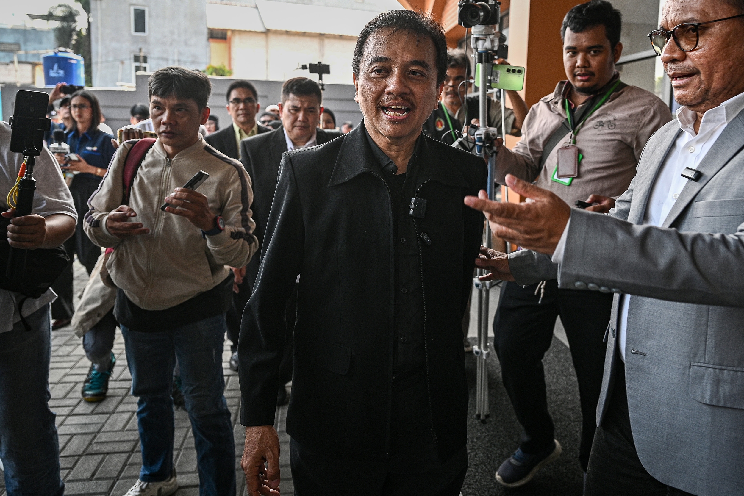 Roy Suryo Bikin Pernyataan Mengejutkan, Klaim Tak Akan Sentuh Uang Ganti Rugi Rp206 Juta