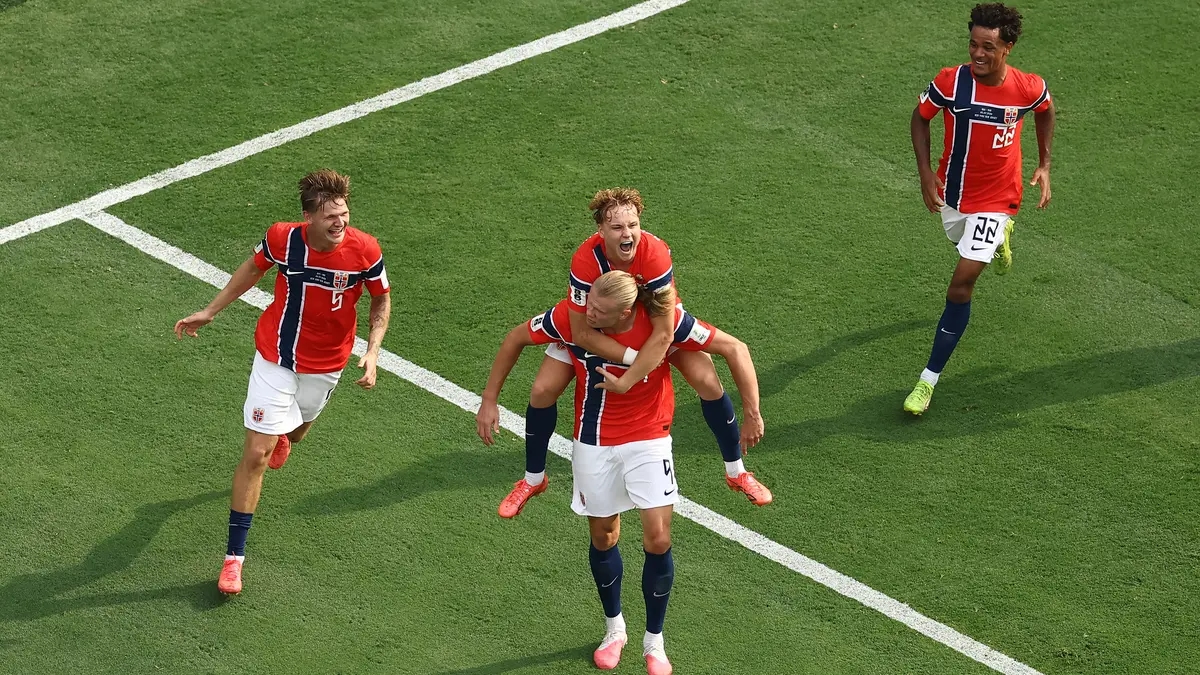 Kontroversi Inggris vs Norwegia Memanas, Ayah Haaland Disemprot Legenda The Three Lions karena Sindir Wasit