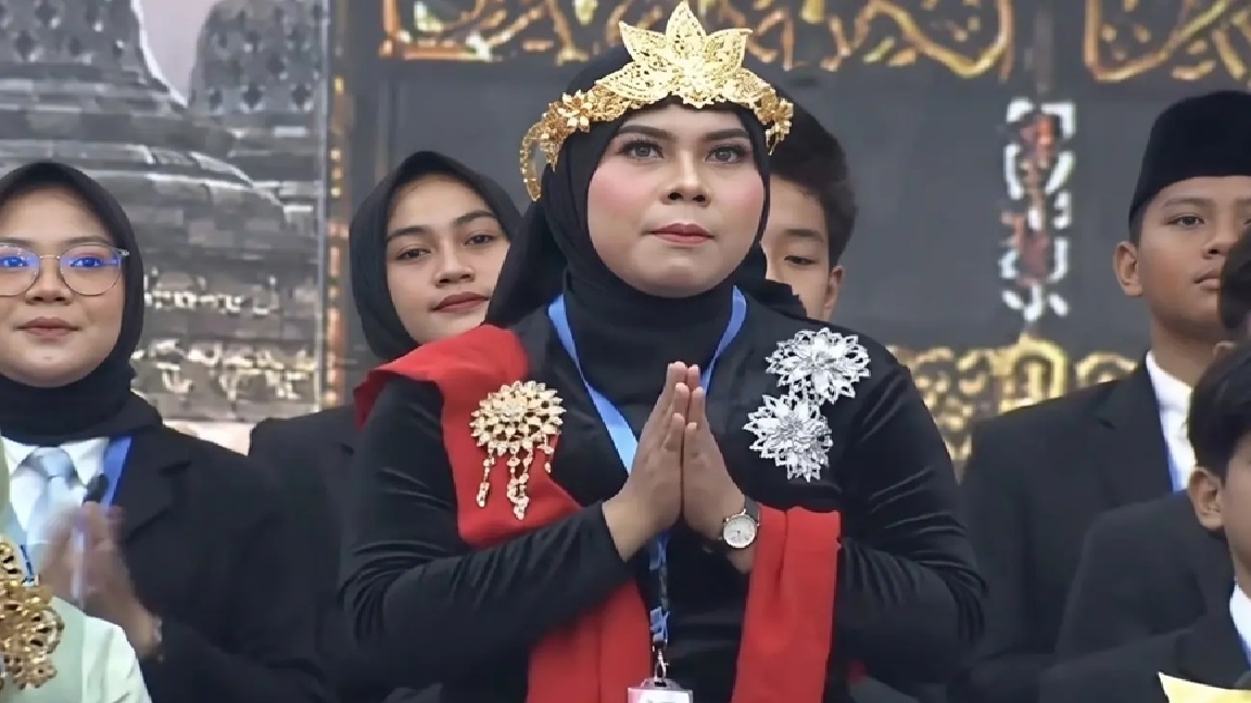 Upah Pengupas Bawang Disebut Rp700 Ribu, Fakta di Lapangan Bikin Publik Terkejut, Mau Ikutan Kupas Bawang?