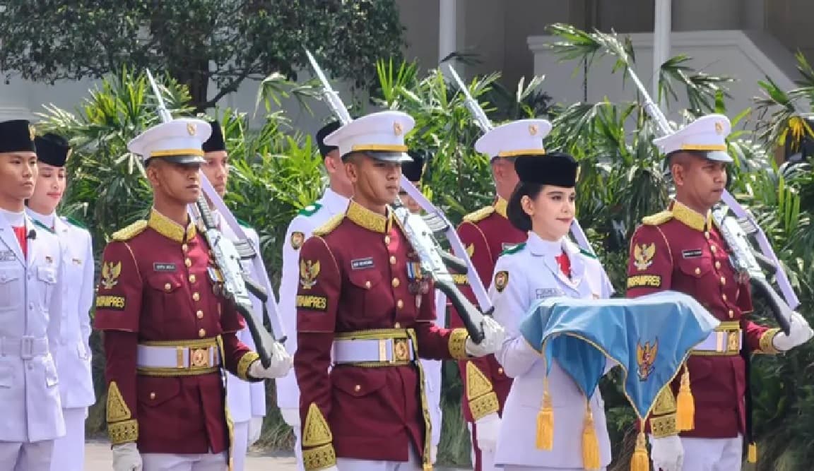 Bikin Guru Terharu, Celine dari Pontianak Dipercaya Bawa Baki Merah Putih di Istana