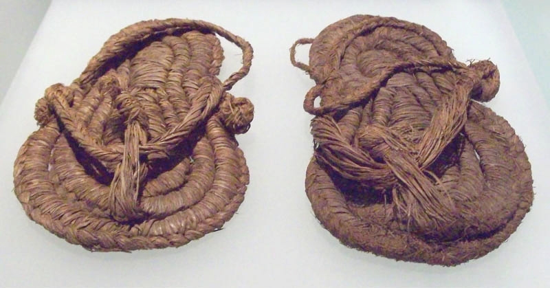 KOPI LESEHAN 006: SANDAL JEPIT Zaman Mesir Kuno 4000 SM