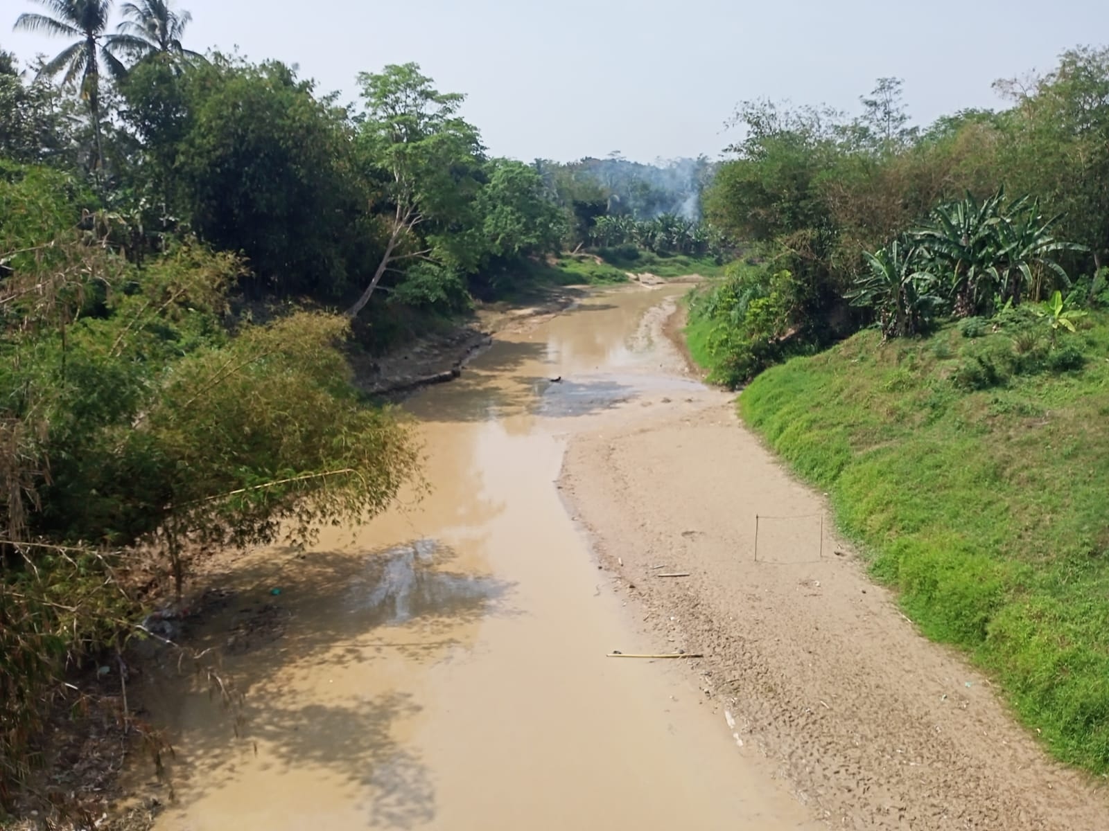 Sungai Ciujung Mengalami Kekeringan Ekstrim Warga Parung Kesulitan Air Bersih