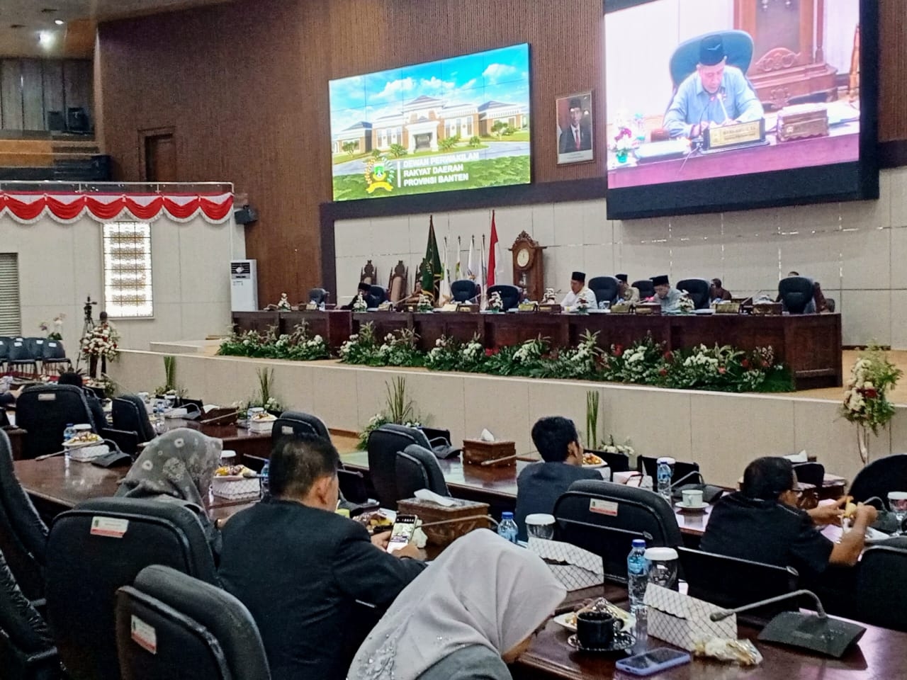 DPRD Banten Bahas Raperda Penanaman Modal dan Kebudayaan di Paripurna