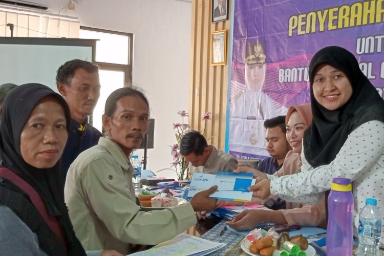 147 Keluarga Penerima Manfaat yang Rumahnya Terdampak Bencana Menerima Bantuan Tidak Terencana
