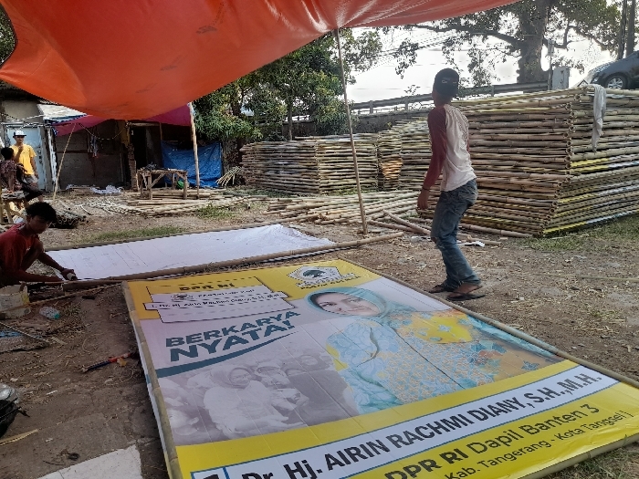 Airin Rogoh Kocek Miliaran Pasang Baliho Caleg DPR RI di Kota Tangerang