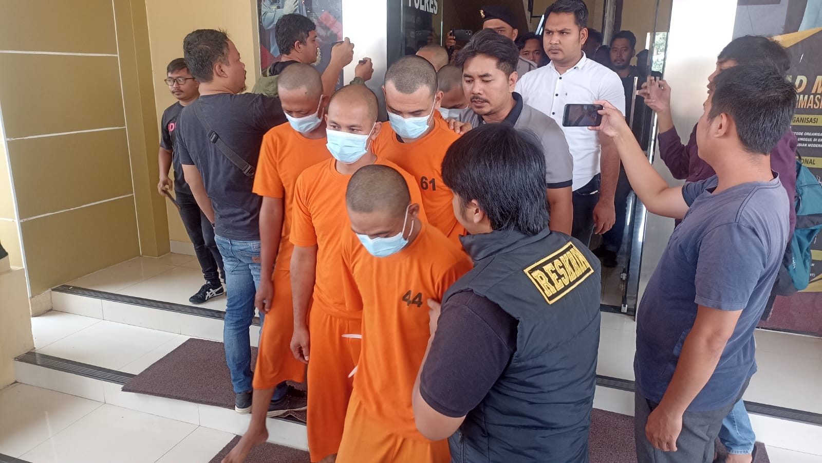 Maling Tiang Rambu-Rambu di Jalan Tol, Enam Warga Tangerang Diancam 7 Tahun Penjara