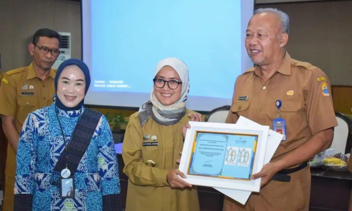 4 Kepala Dinas di Lebak Pensiun, Iti Octavia Jayabaya Serahkan SK Purna Tugas