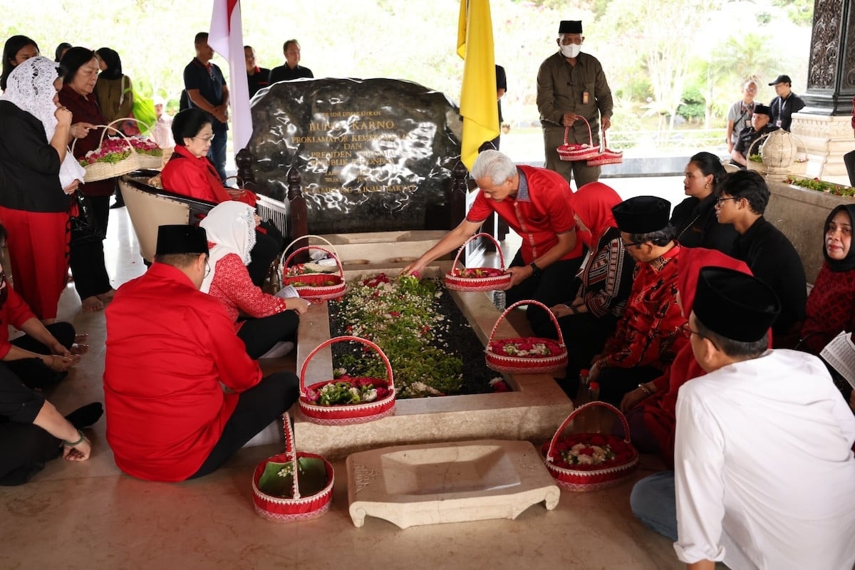 JOKOWI Tidak Hadir Saat Ziarah ke Makam Bung Karno Bersama Rombongan Megawati Soekarno Putri