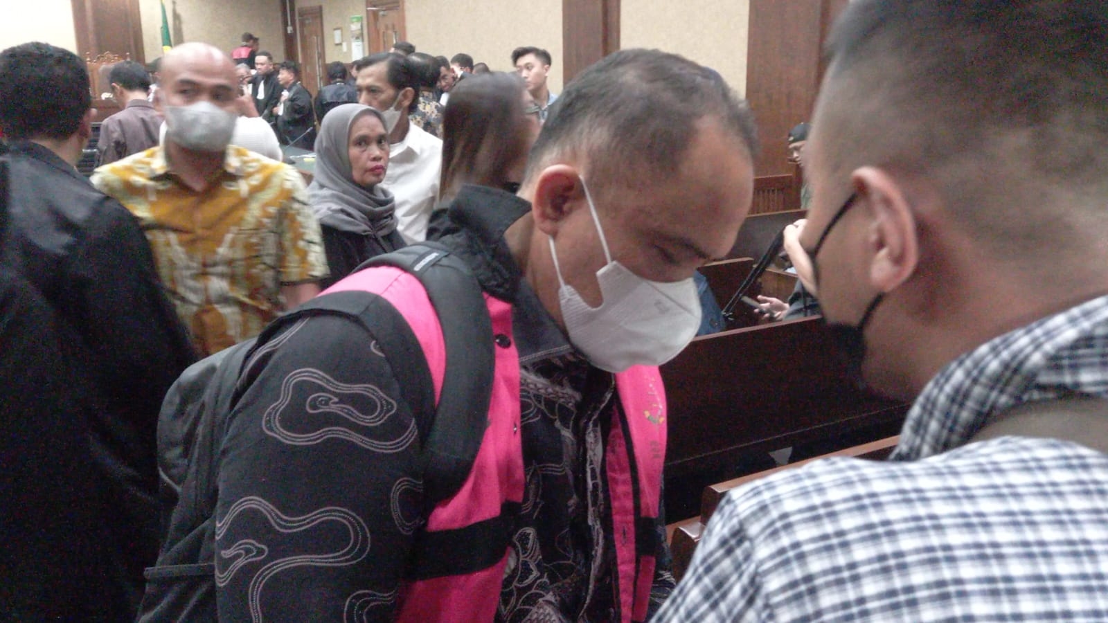 Ditolak Pengajuan JC, Majelis Hakim Vonis Irwan Hermawan 12 Tahun Penjara di Kasus Korupsi BTS 4G