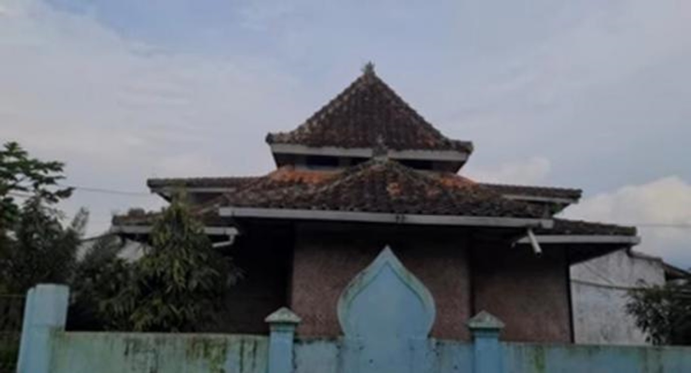 Situs MASJID KUNO 400 Tahun Peninggalan Wali Syekh Ja'far Sidiq Cibiuk Garut Jawa Barat