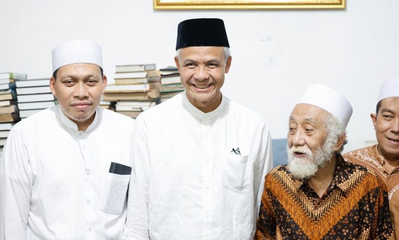 Ganjar Pranowo Raih Dukungan Abuya Muhtadi, Dititip Pesan Ini