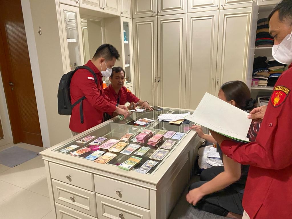 Kejagung Geledah Rumah Achsanul Qosasi, Ini Barang-barang yang Disita