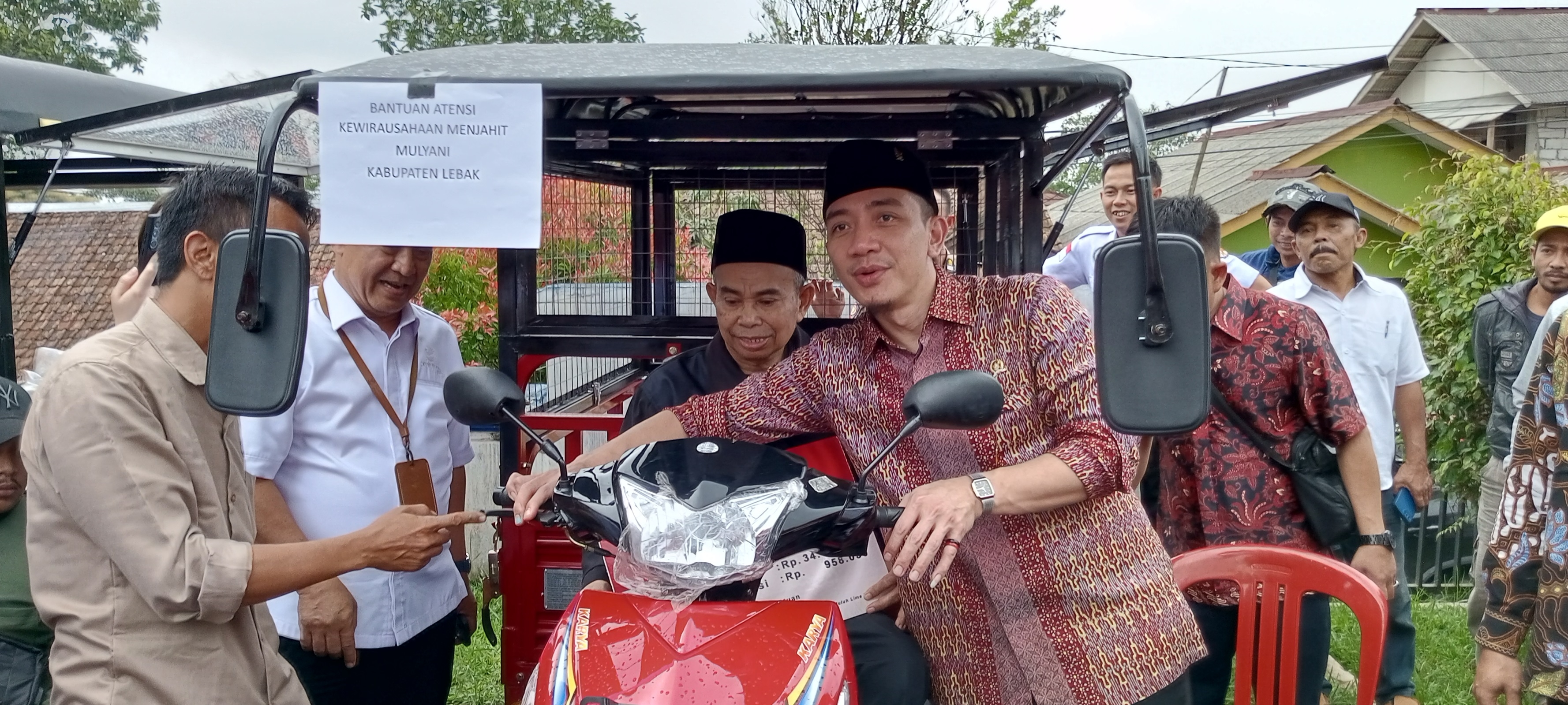 Melalui Kunker, Hasbi Asyidiki Jayabaya Serahkan Bantuan ATENSI dari Kemensos RI Senilai Ratusan Juta Untuk Warga Disabilitas di Dapilnya