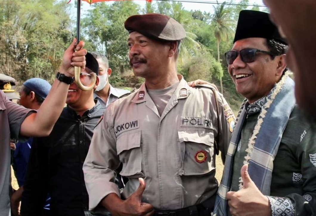 Blusukan ke Madura, Mahfud MD Dikawal Jokowi di Pamekasan