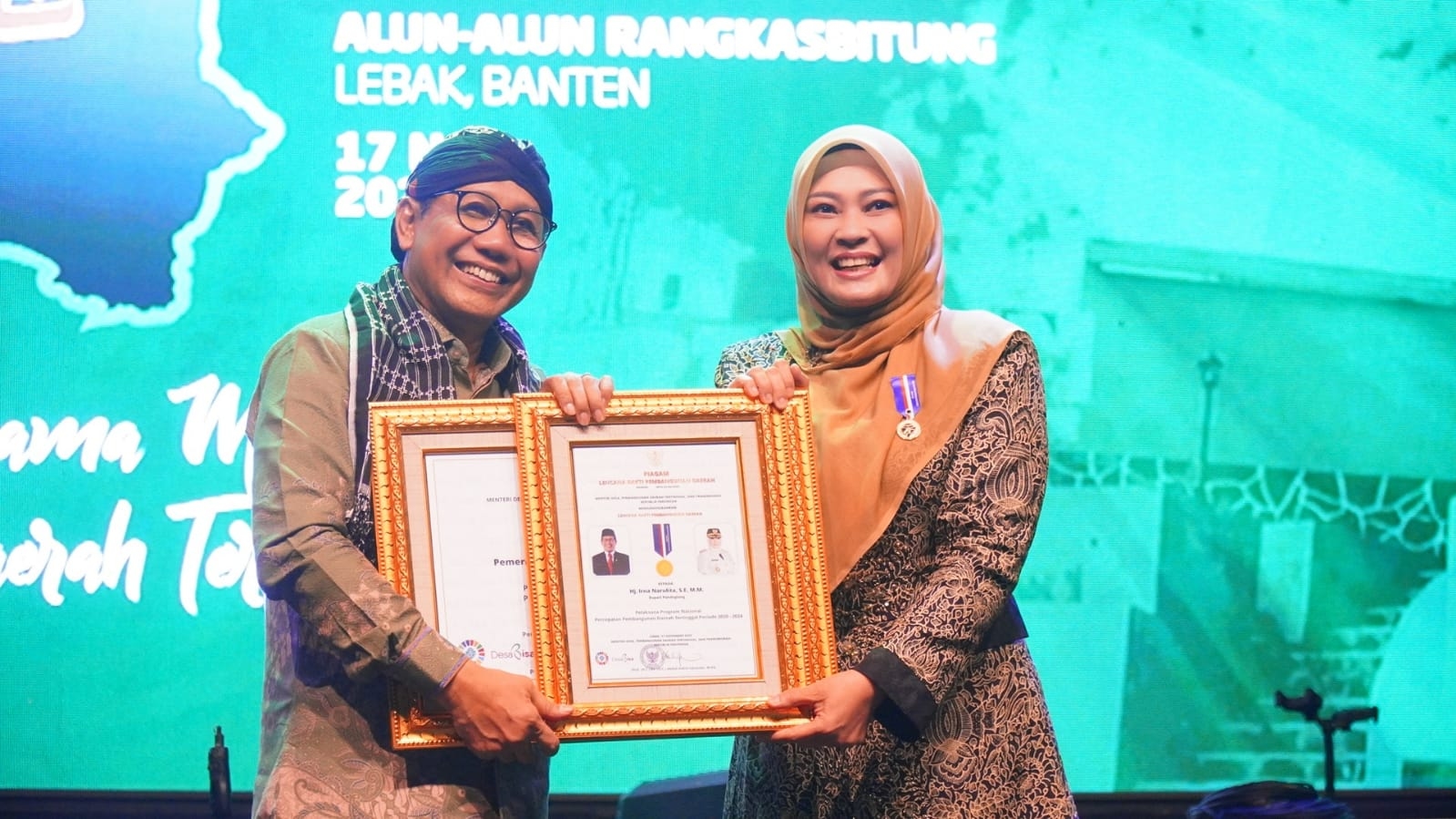 Bupati Irna Raih Lencana Bakti Pembangunan Daerah Dari Kementrian PDTT