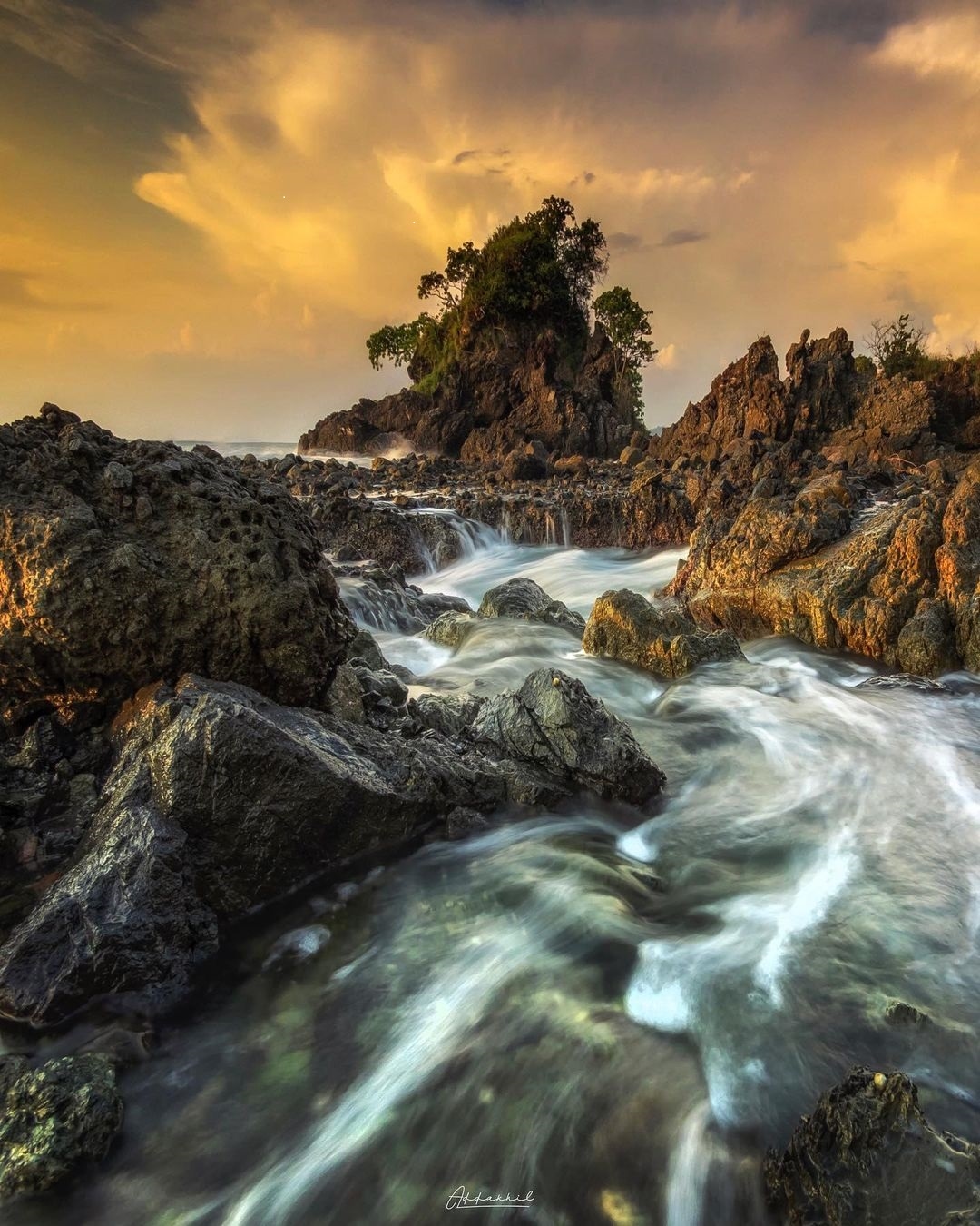 Pulau Kuntilanak Atau Pulau Kunti? 2024 Dilarang Manusia Berkunjung!