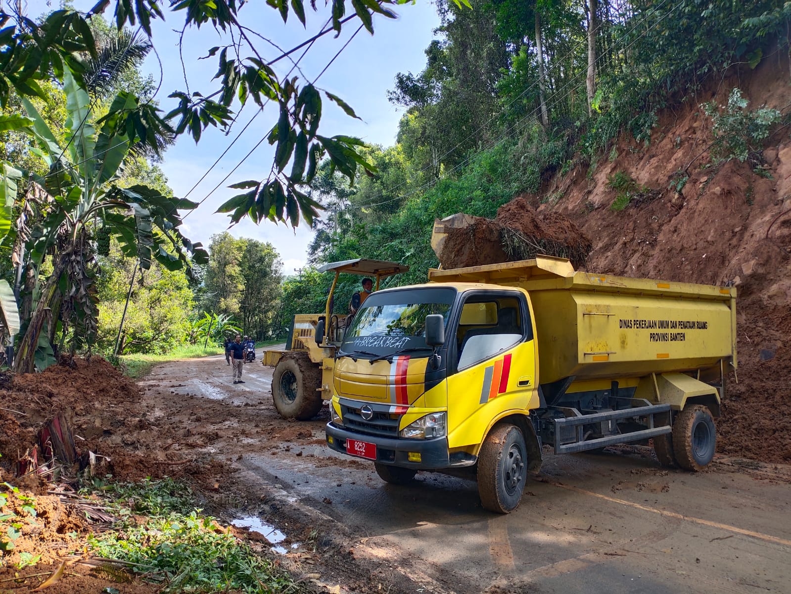 Hadapi Musim Hujan Dinas PUPR Banten Siagakan Alat Berat Diruas Jalan Rawan Longsor