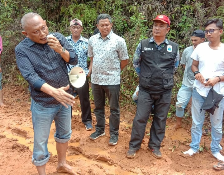 Jalan Tak Kunjung Dibangun Ratusan Masa Demo, Komisi II DPRD Lebak Janji Kawal Sampai Realisasi