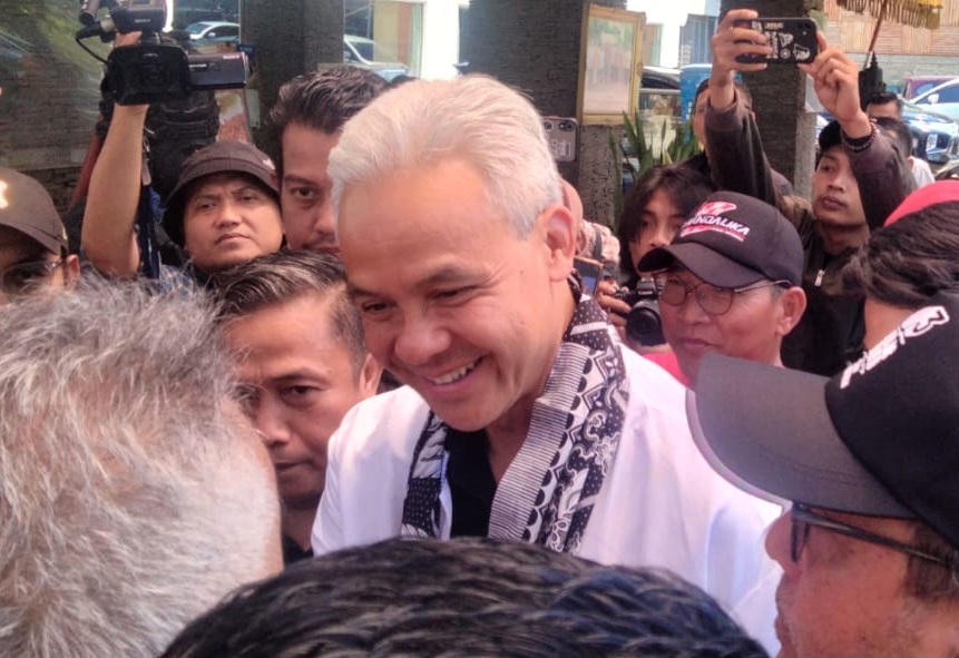 Puluhan Balihonya Dicopot di Banten, Ganjar Ngadu ke Bawaslu : Intimidasimu Lucu, Terormu Menggemaskan!