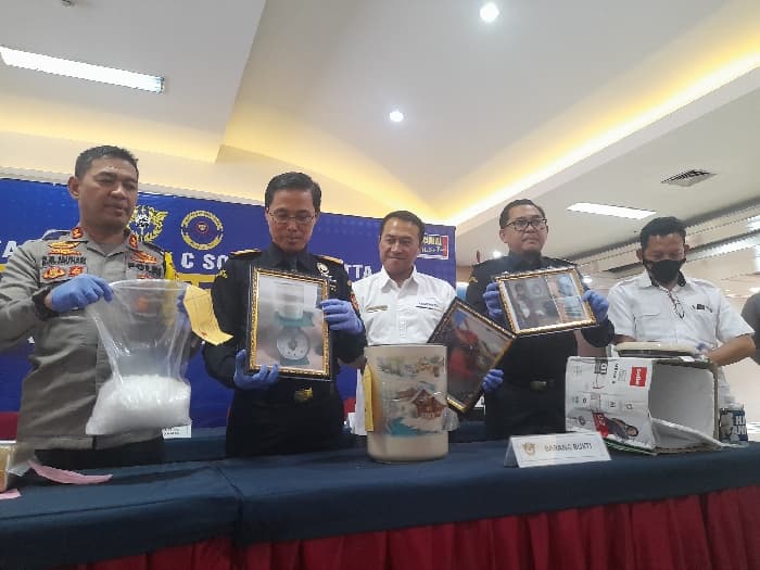 Ngaku Jual Parfum, WNA India Selundupkan 1.962 Gram Sabu untuk Pesta Malam Tahun Baru di Indonesia