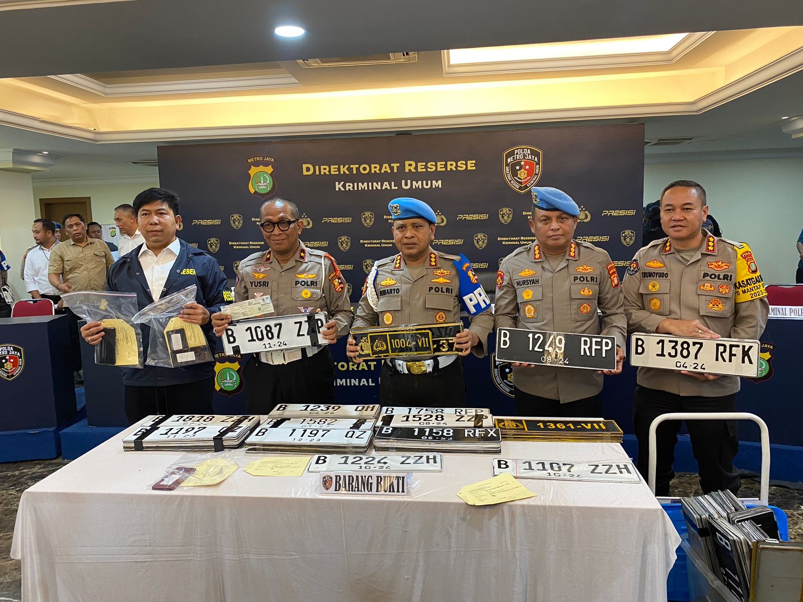 Polisi Ungkap Sindikat Penjual STNK dan Pelat Nomor Khusus Palsu