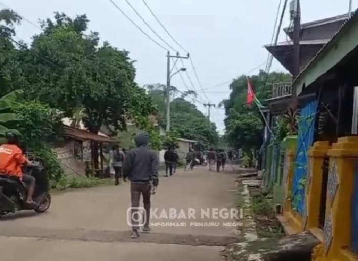 Ormas Pemuda Pancasila dan BPPKB Banten Bentrok di Karawang, Saling Serang dengan Sajam