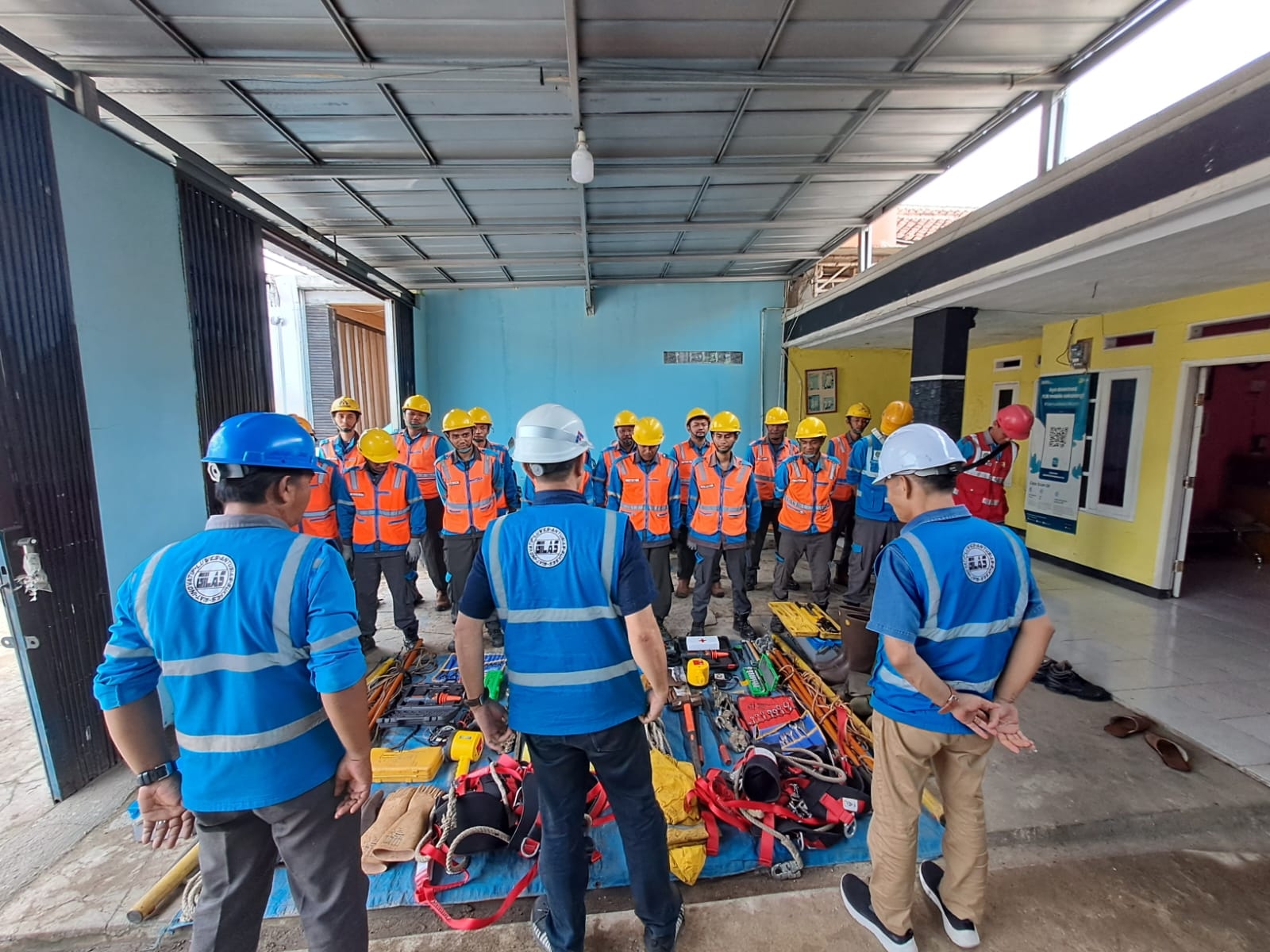 PT MKM Mitra Kerja PLN Bansel, Lebak - Pandeglang Menjaga Pasokan Listrik Tetap Aman Dari Gangguan Pohon