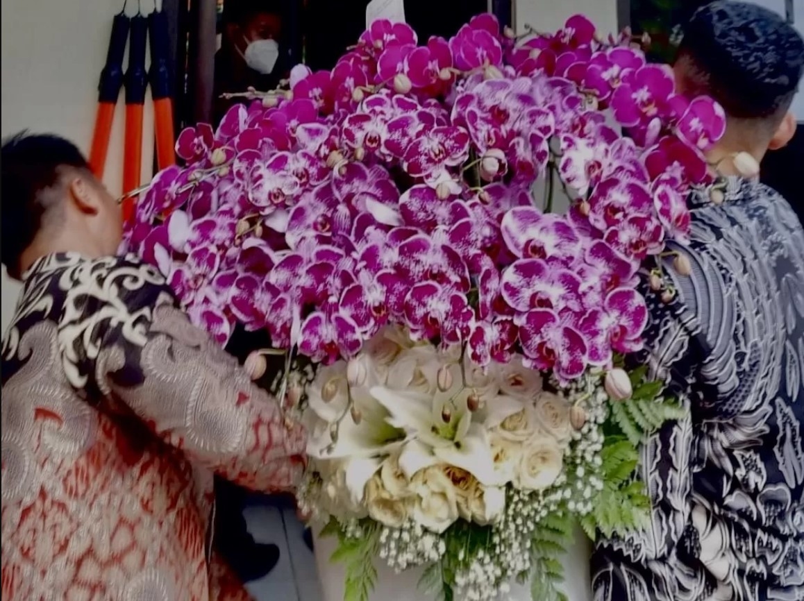 Pertanda Dan Makna Anggrek Ungu Kiriman Jokowi Pada HUT Megawati Yang Ke-77