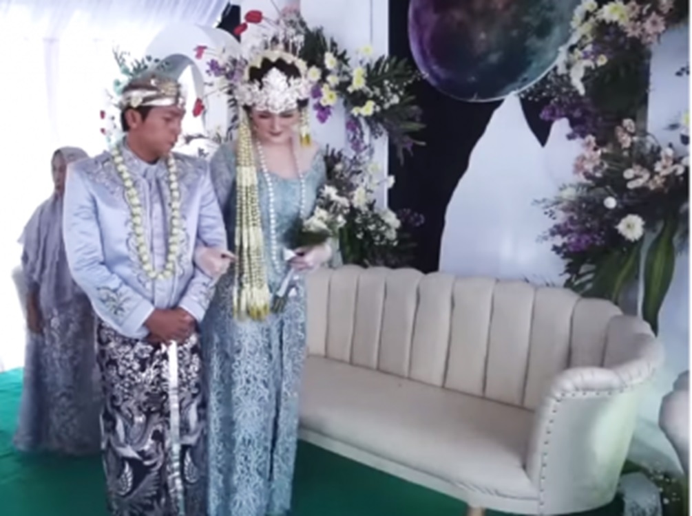 Pria Penjual Ikan di Rembang Menikahi Bule Cantik Asal Rusia