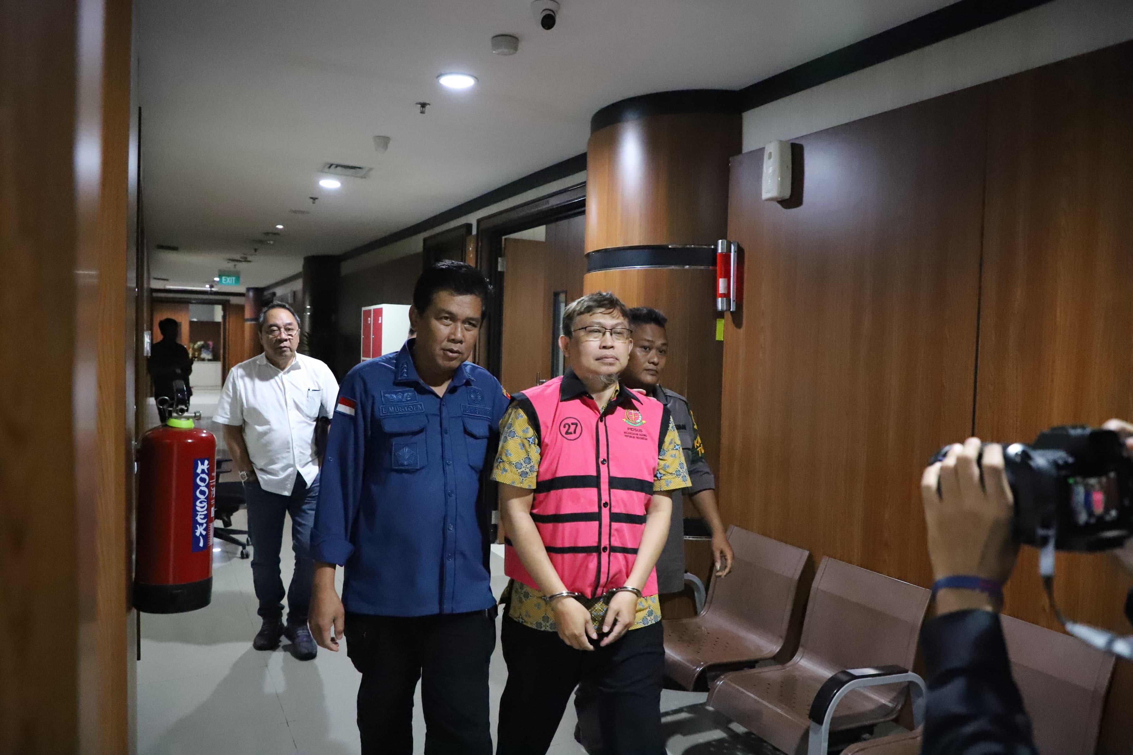 Penyidik Kejagung Tetapkan Eks General Manager PT Antam Sebagai Tersangka Korupsi Penjualan Logam Mulia