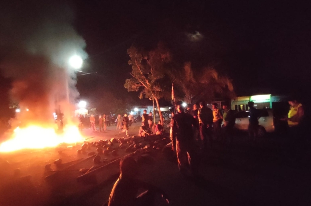 Pemilu Curang! Aksi Blokade Jalan Lintas Sumatera, Massa Tidak Puas Jawaban Bawaslu Terkait Perhitungan Suara Didua Desa