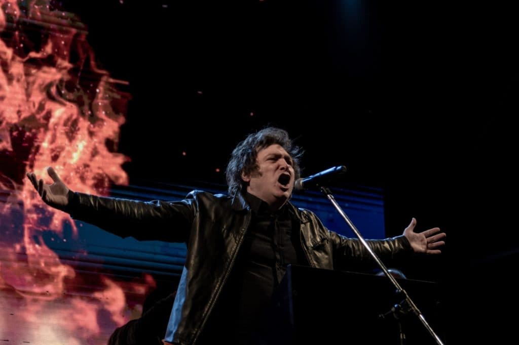 Disebut Presiden Gila! Hadapi Inflasi 250% Dengan Hapus Bansos Tapi Rakyat Mendukungnya Karena di Anggap Pembodohan