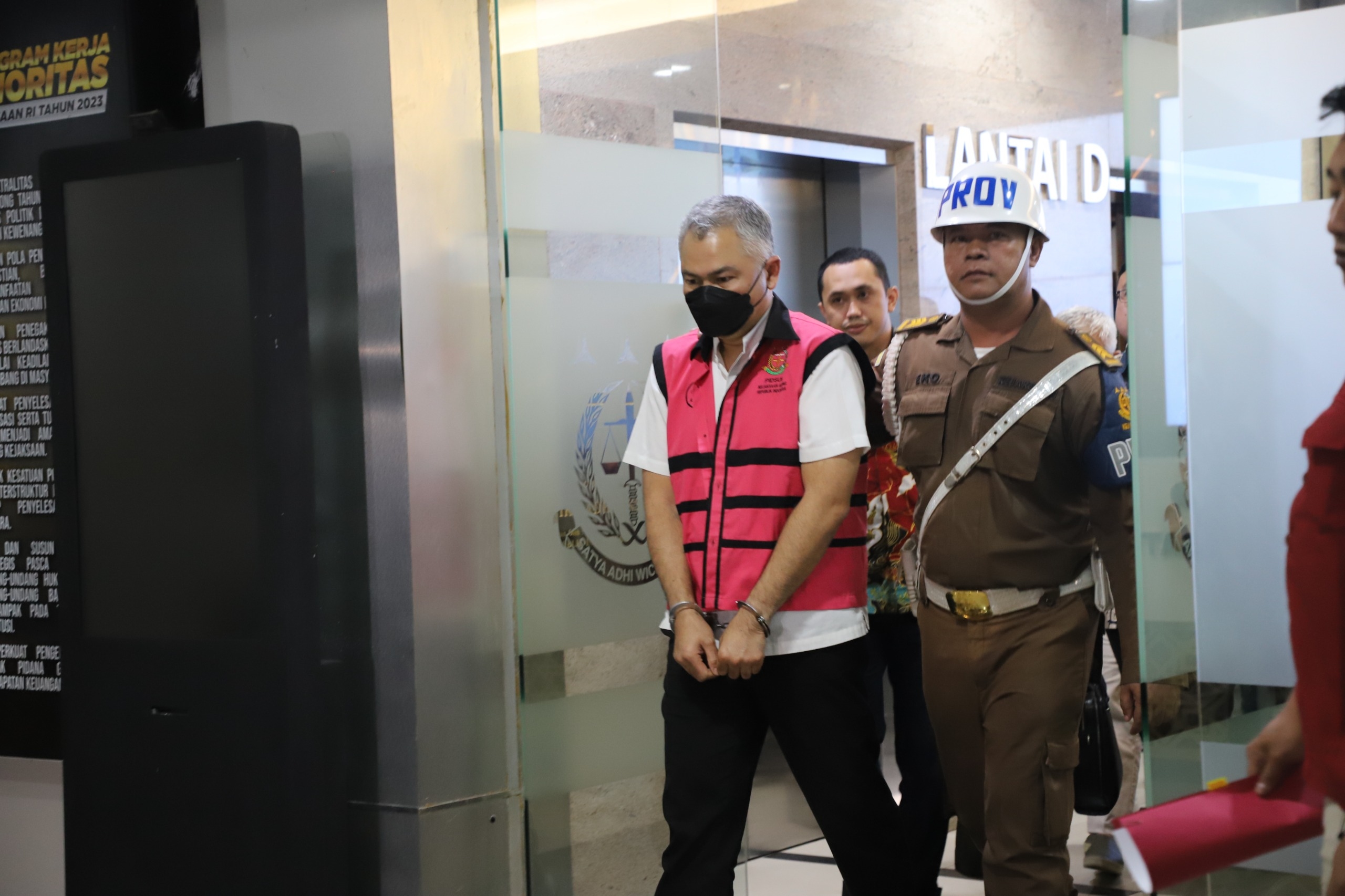 Korupsi Penambangan Timah Ilegal, Kejagung Tetapkan Dirut PT RBT dan Anak Buahnya Sebagai Tersangka