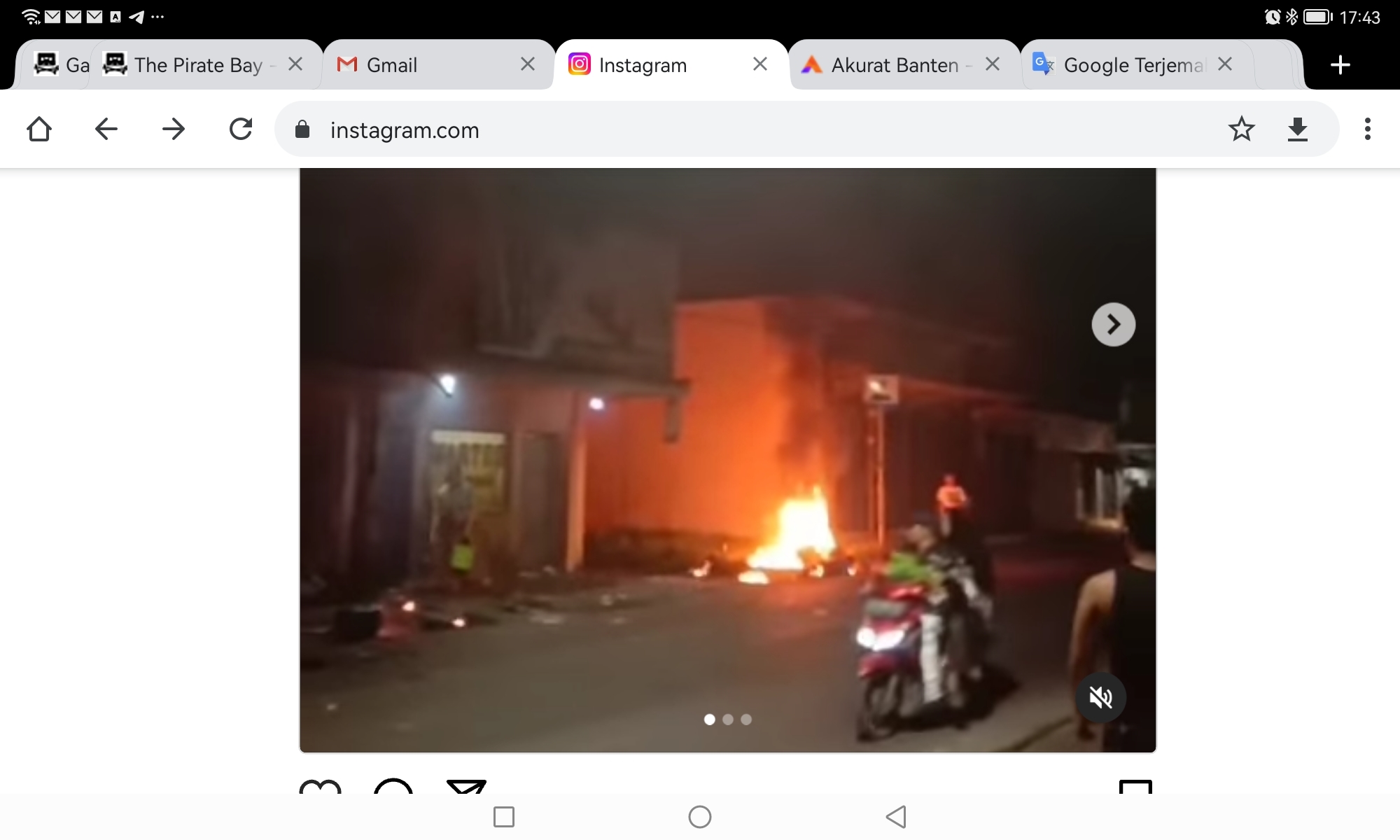 Gangster Bermotor Ugal-ugalan Tabrak Etalase Bensin Eceran, Toko Madura di Pasar Kemis Ludes Terbakar