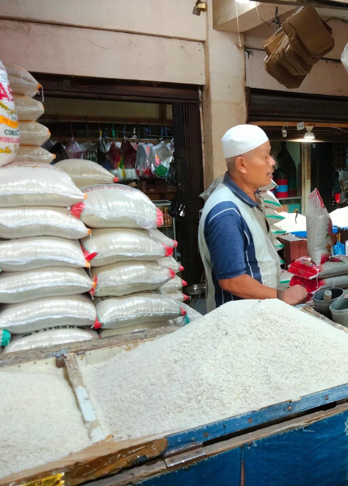 Harga Beras di Pasar Badak Pandeglang Mulai Turun Rp1000 Perkilo