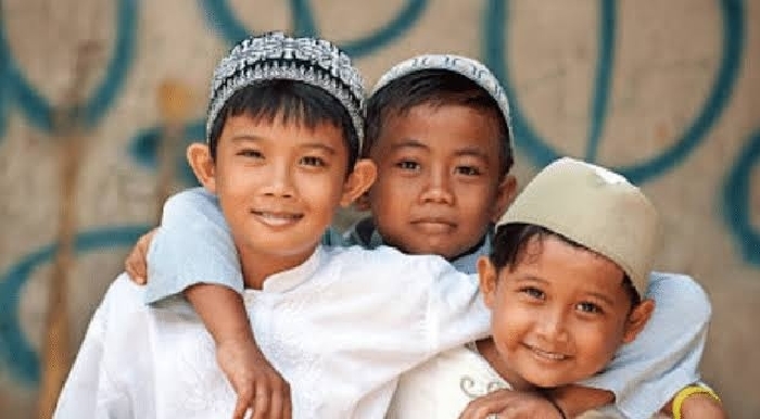 Bareng Alumni Ponpes Daarussa'adah, PT SMI Beri Santunan Puluhan Anak Yatim di Lebak