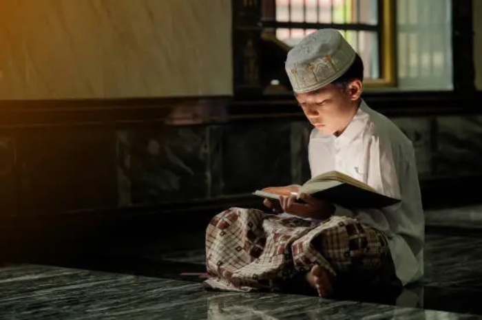 Amalan-Amalan yang Dilakukan Saat I’tikaf, Bisa Raih Keutamaan Malam Lailatul Qadar!