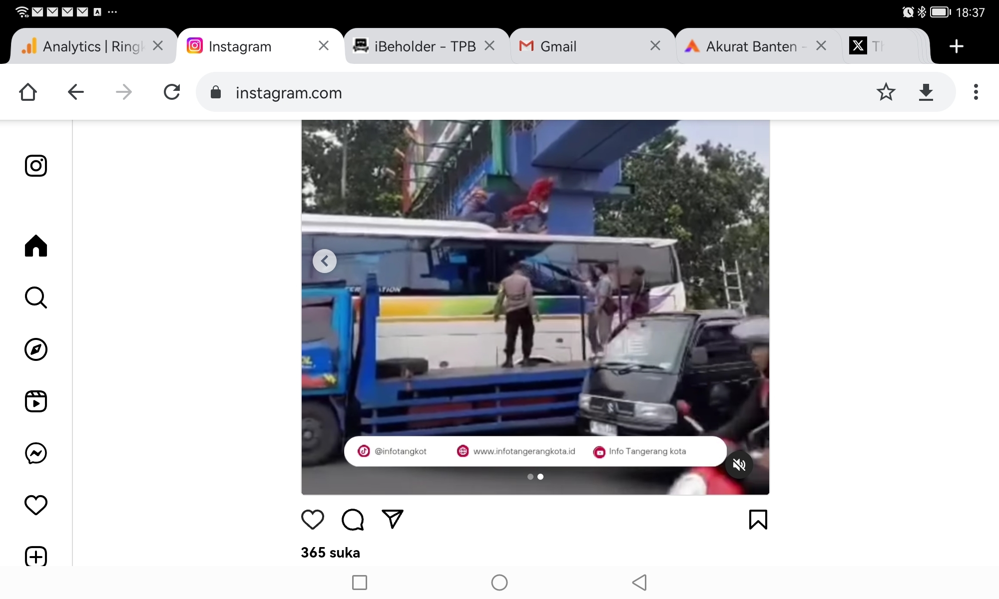 Seorang Pria Melompat dari JPO Alam Sutera Mendarat di Atas Bus